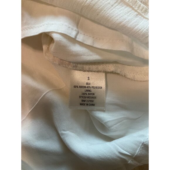 Jun & Ivy White Floral Embroidered Romper - Small - Picture 4 of 5